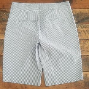 Ann Taylor Blue & White Devin Boardwalk Short